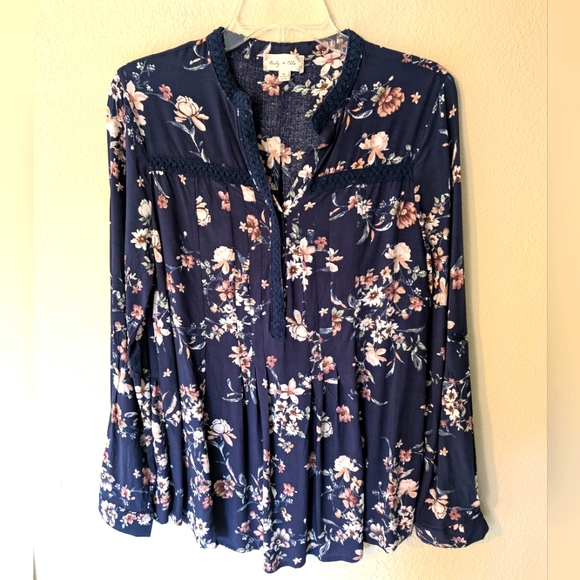 2/$18 Bailey & Chloe Navy Floral Blouse - Picture 1 of 11